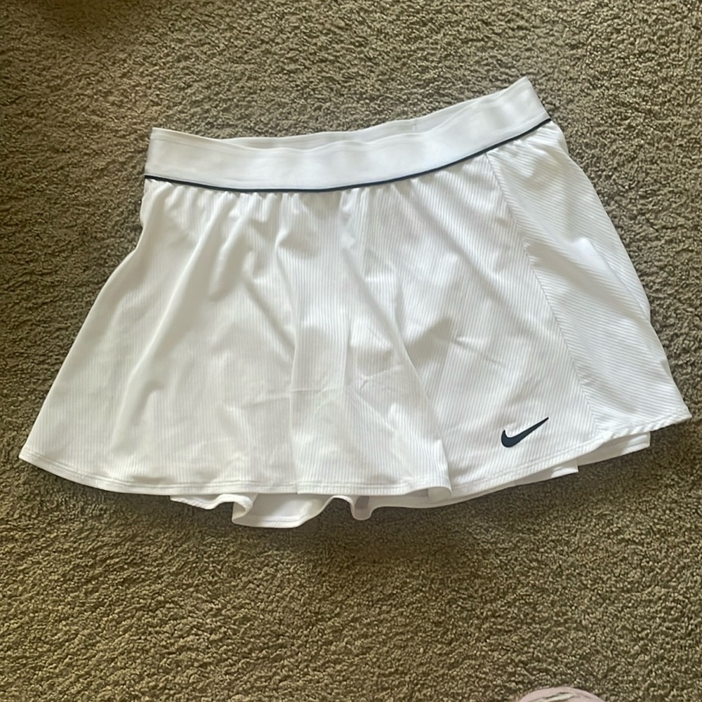 Nike skirt with shorts under, Size L, Great condition